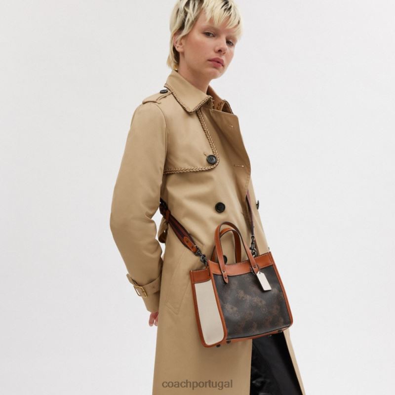 Coach mulheres bolsa de campo 22 com estampa grande de cavalo e carruagem v5/trufa âmbar polido 6B20P296